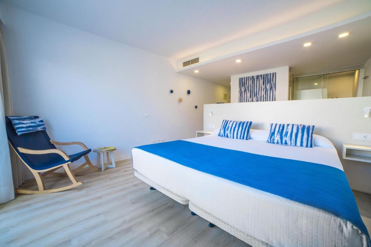 Blau Punta Reina Hotel Cala Mandia  Bagian luar foto