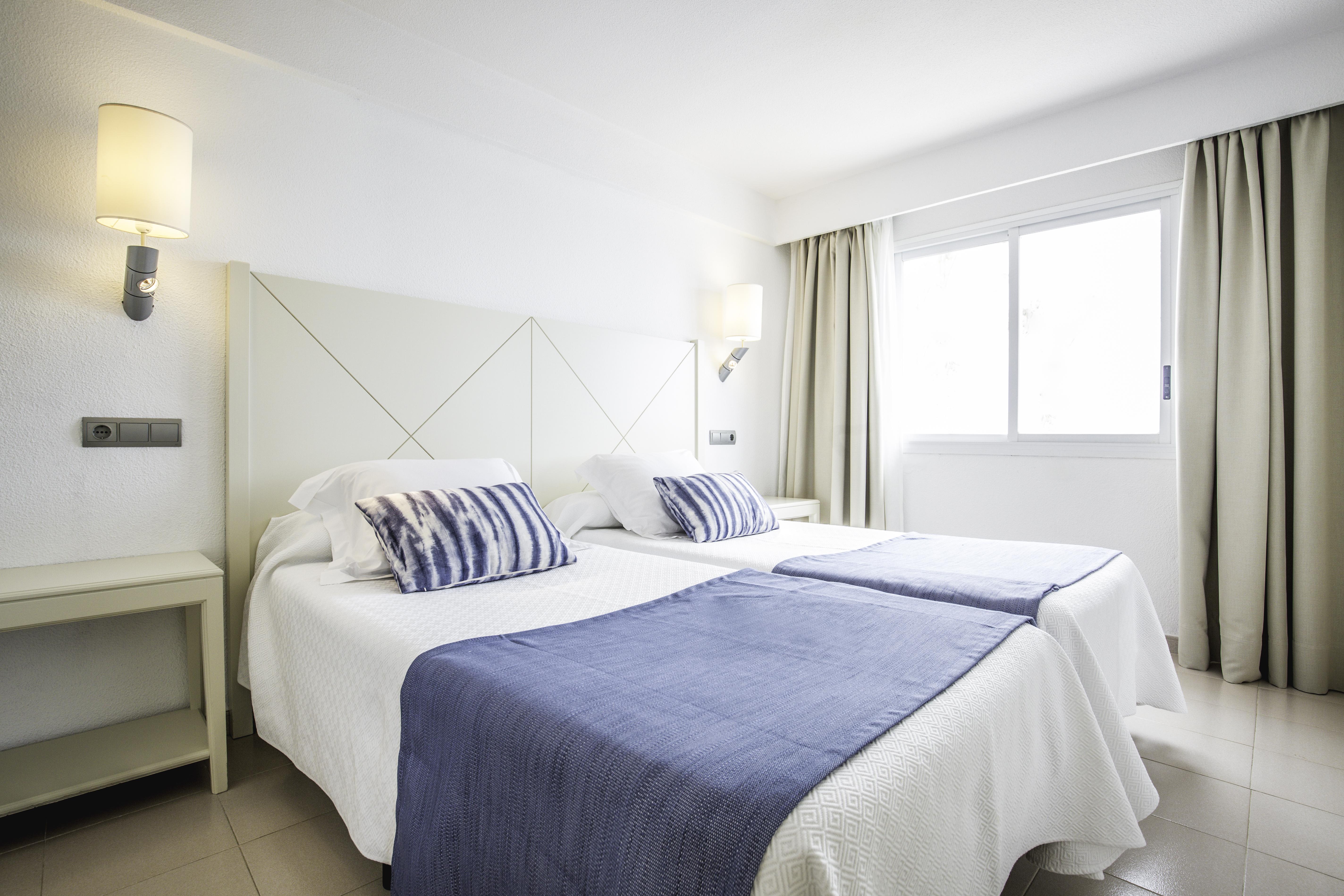 Blau Punta Reina Hotel Cala Mandia  Bagian luar foto