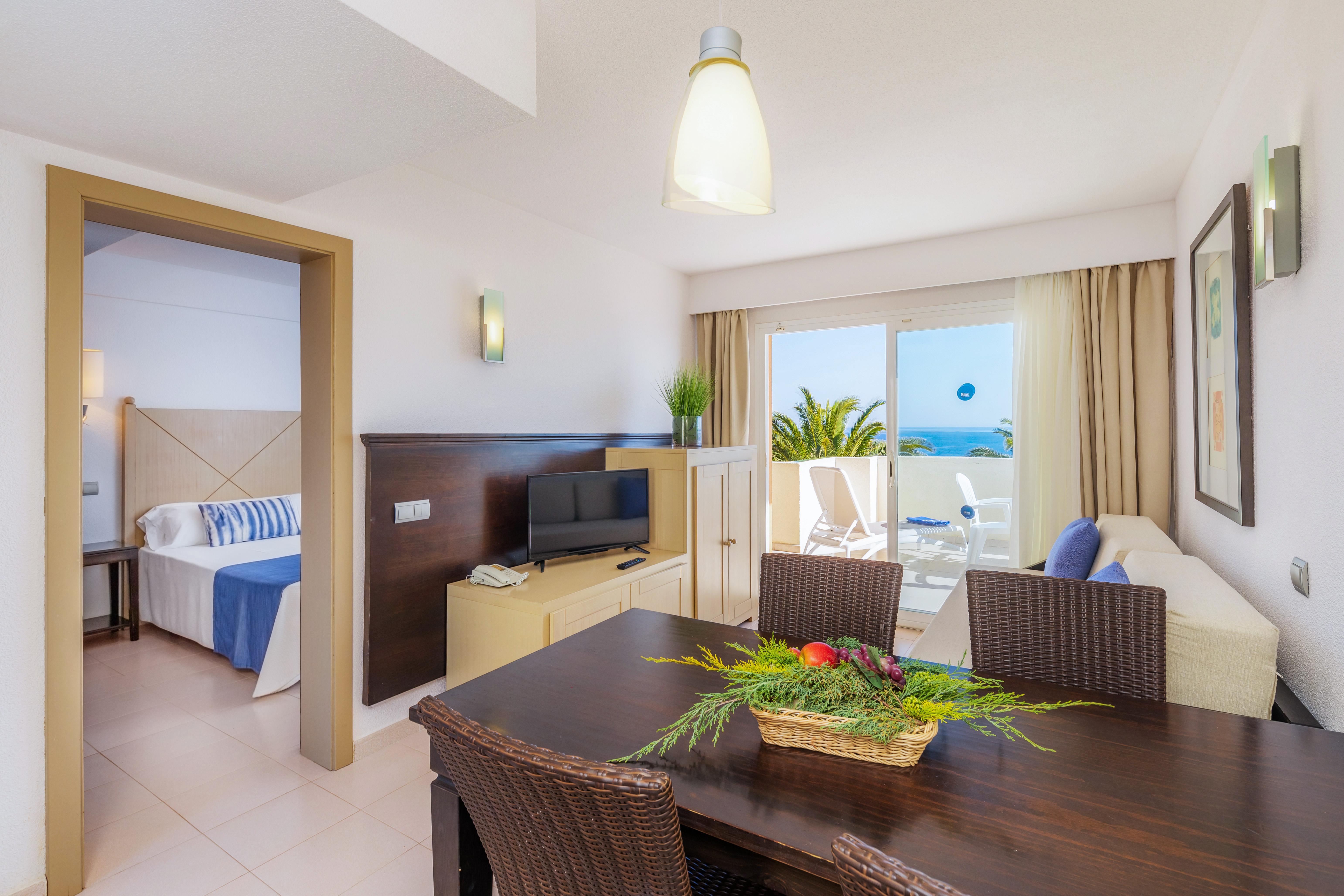 Blau Punta Reina Hotel Cala Mandia  Bagian luar foto