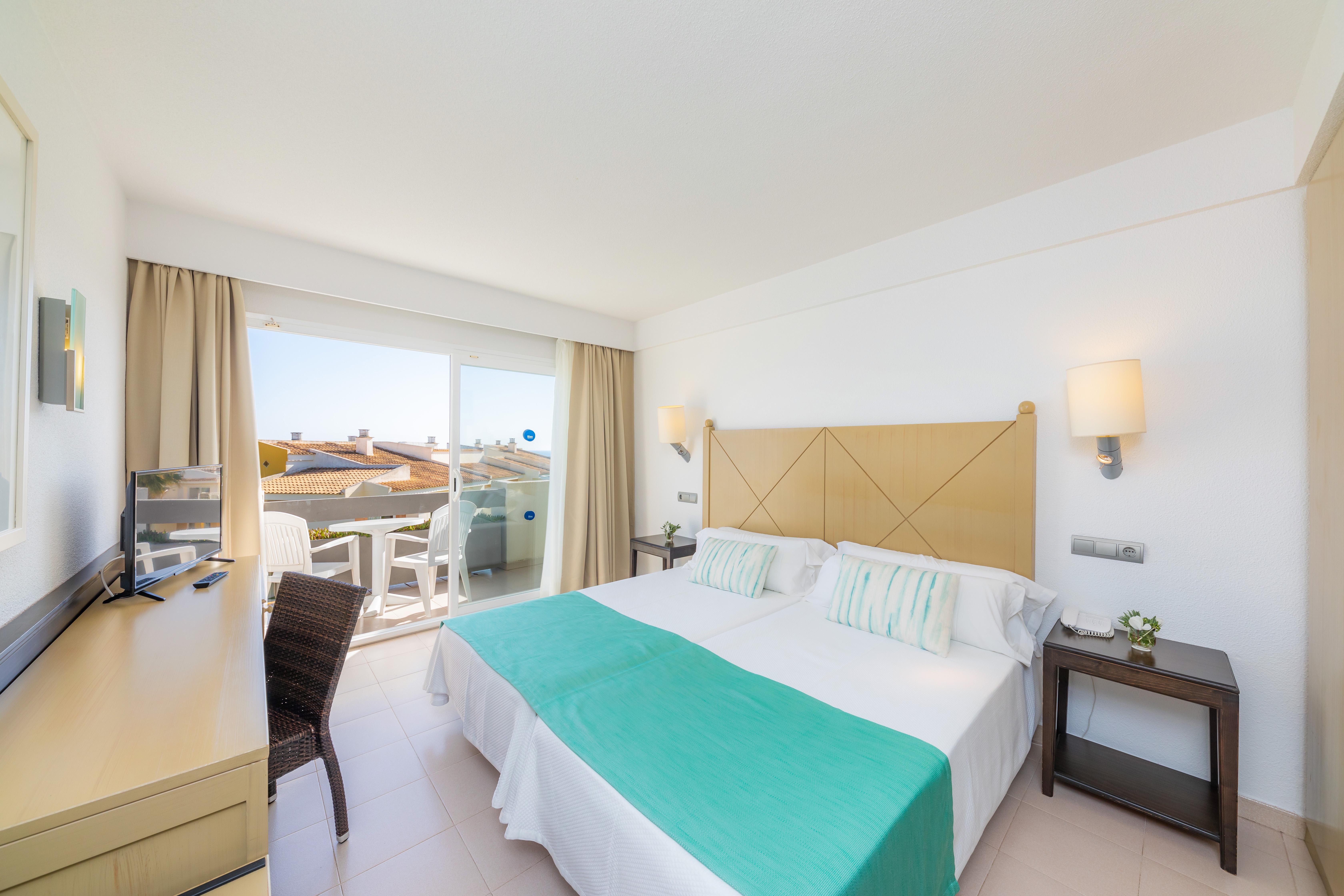 Blau Punta Reina Hotel Cala Mandia  Bagian luar foto