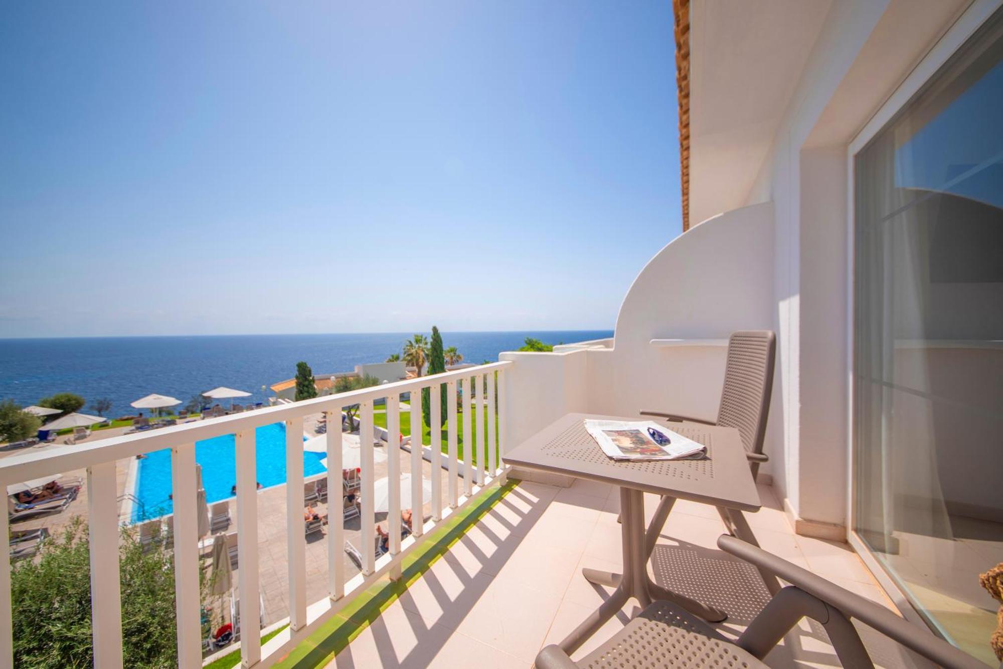 Blau Punta Reina Hotel Cala Mandia  Bagian luar foto