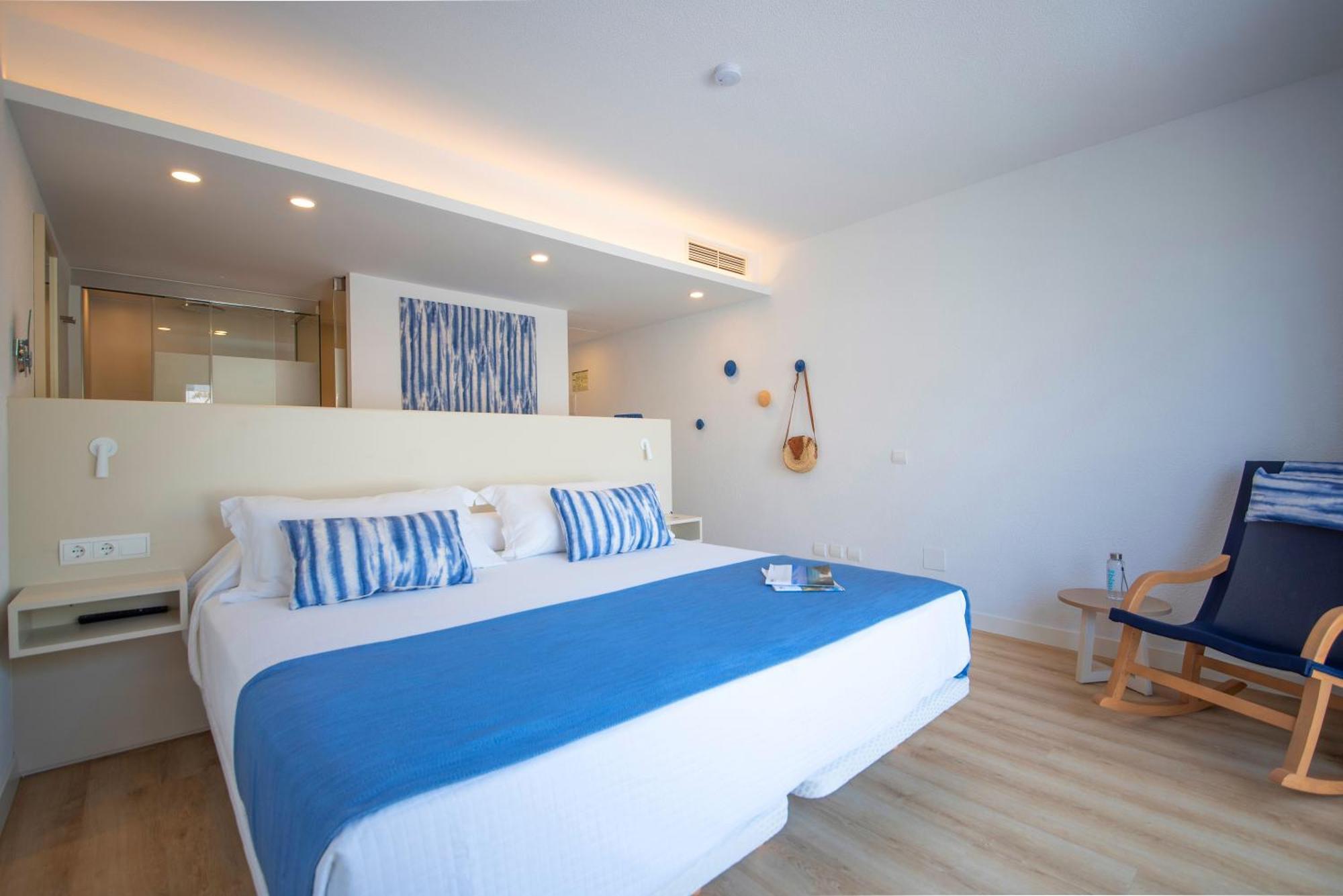 Blau Punta Reina Hotel Cala Mandia  Bagian luar foto