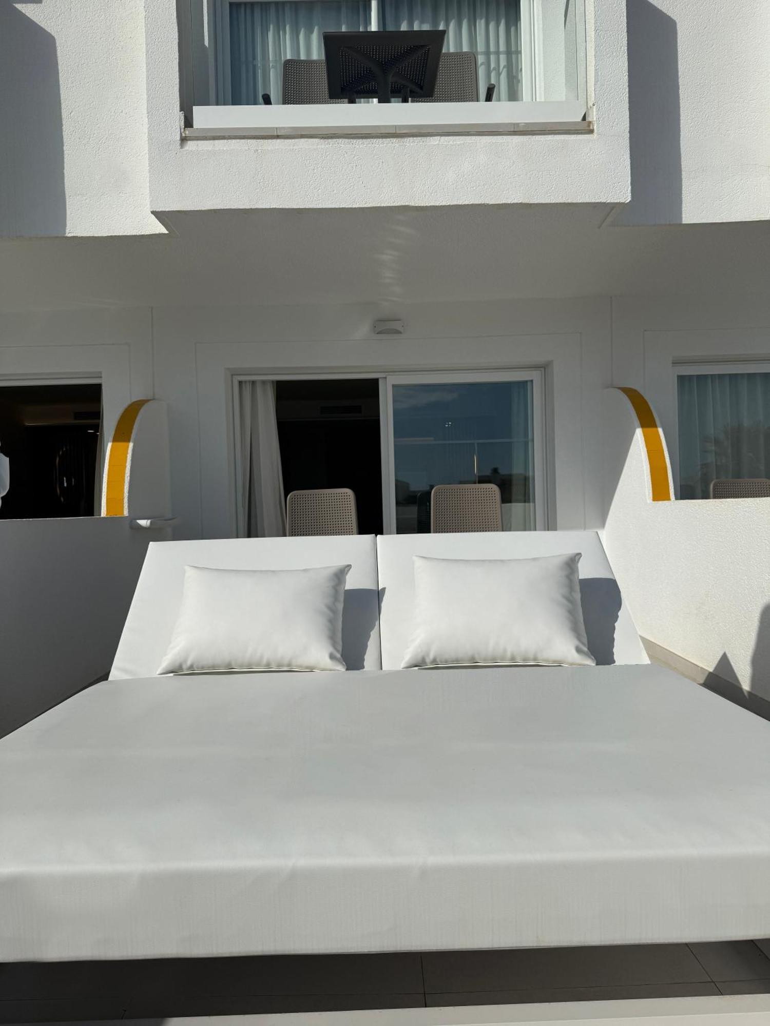 Blau Punta Reina Hotel Cala Mandia  Bagian luar foto
